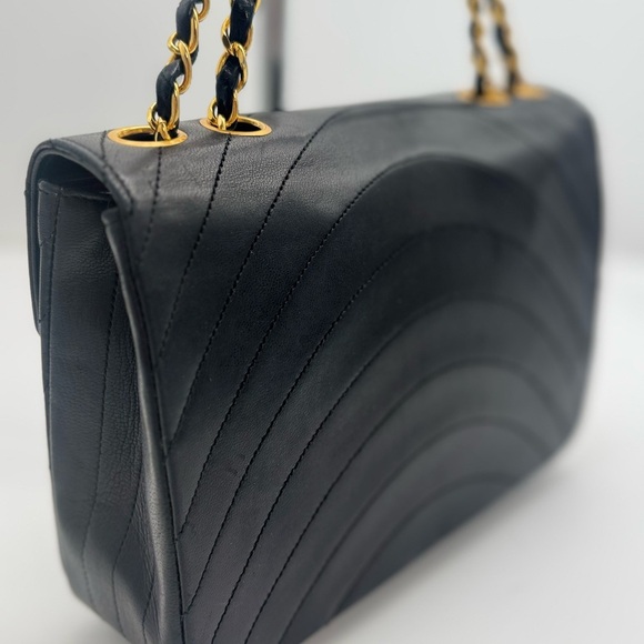 CHANEL  Diana Lambskin Quilted Small Single Flap Black + 🆓 ENTRUPY COA - Picture 16 of 17